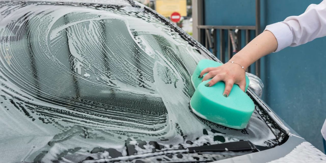 Guide : comment laver sa voiture chez soi ?