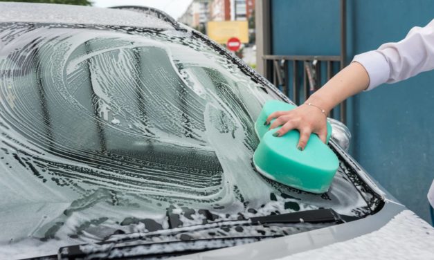 Guide : comment laver sa voiture chez soi ?